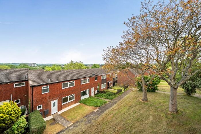 3 Bedroom Terraced House For Sale In Banbury, Oxfordshire, OX16