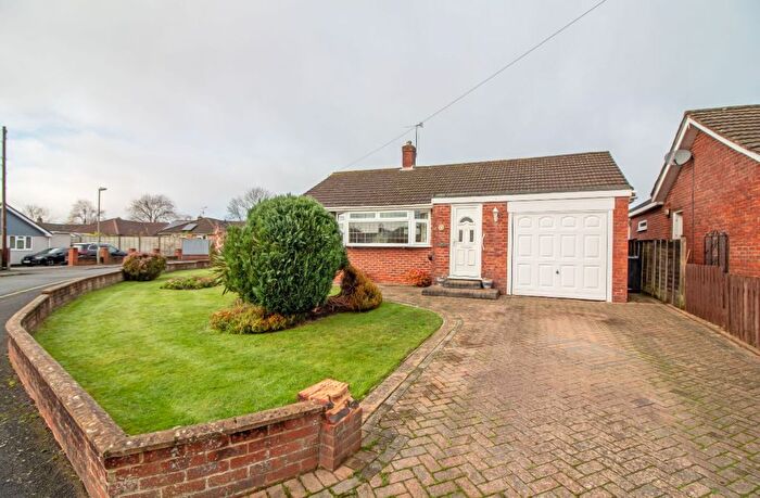 2 Bedroom Detached Bungalow For Sale In Larchfield Way, Horndean, PO8
