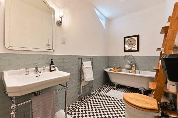2 Bedroom Detached House To Rent In Lime Grove, London, W12