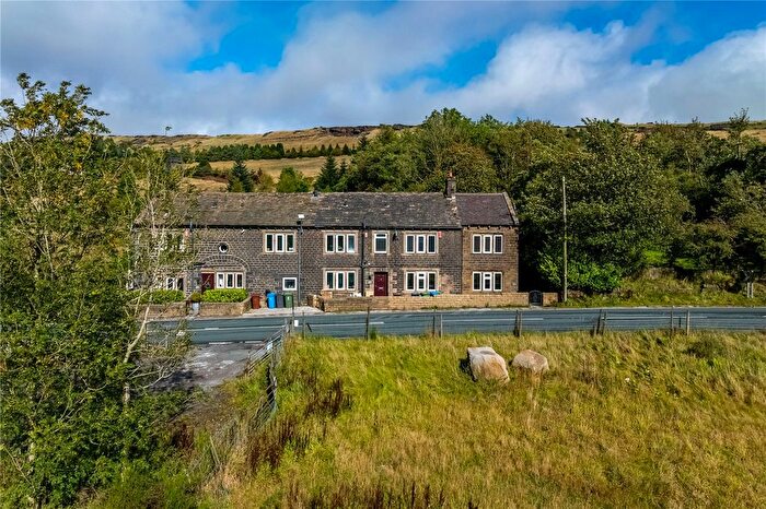 4 Bedroom Semi-Detached House For Sale In Huddersfield Road, Delph, Saddleworth, OL3