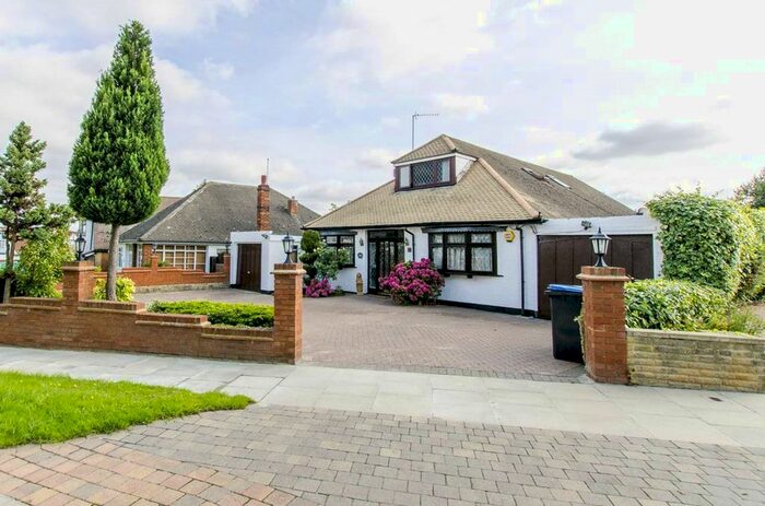 4 Bedroom Detached House To Rent In Ash Ride, Enfield EN2