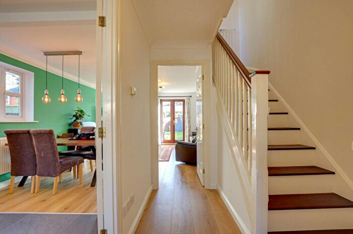 3 Bedroom End Of Terrace House For Sale In Elliots Way, Caversham, RG4