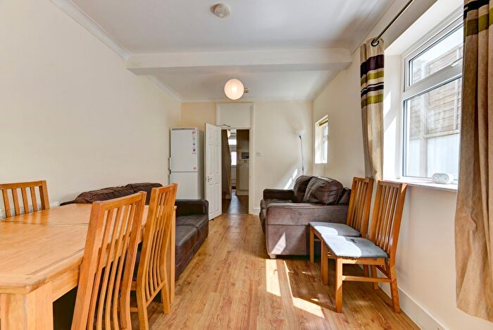 6 Bedroom Semi-Detached House To Rent In Brading Road, Brighton, BN2