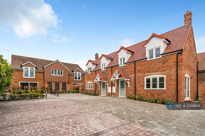 3 Bedroom Flat To Rent In Sunset Court, Princes Risborough, HP27