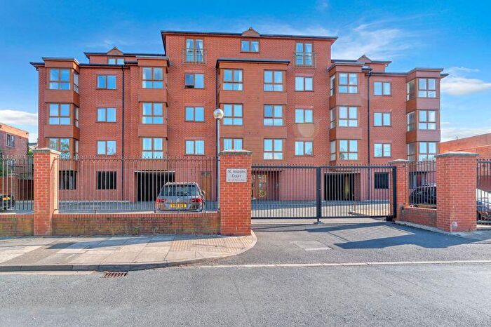 2 Bedroom Apartment For Sale In - Princes Road, Cleethorpes, DN35