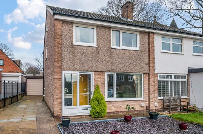 3 Bedroom Semi Detached House For Sale In Hall Park Avenue, Horsforth, LS18