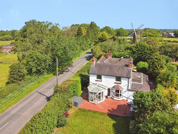 4 Bedroom Detached House For Sale In Windmill Lane, Balsall Common, CV7