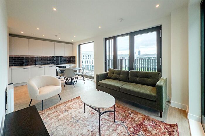 2 Bedroom Apartment To Rent In Belmont Wharf, Glasswater Lock, B4