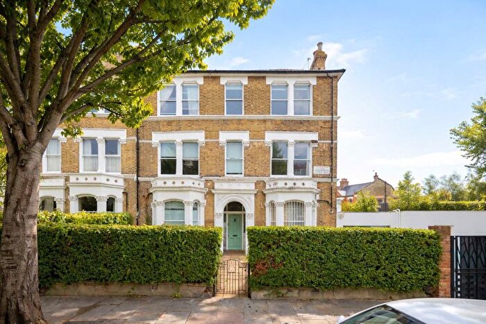 Studio For Sale In Highlever Road, North Kensington, W10
