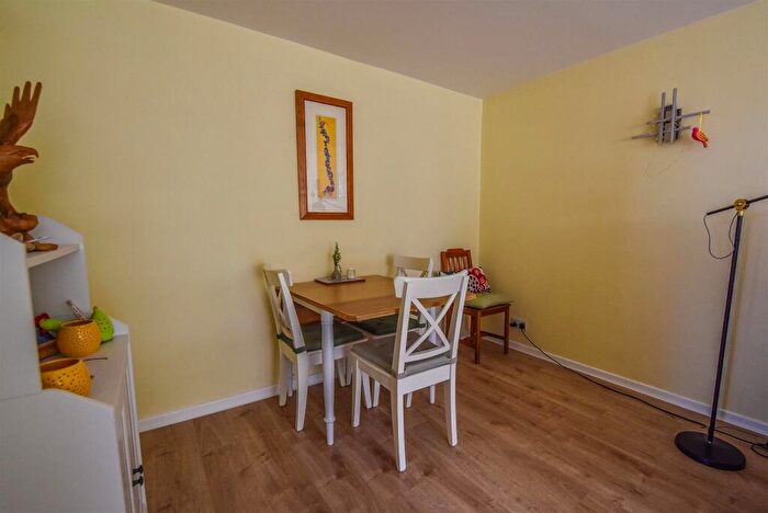 2 Bedroom Semi-Detached Bungalow For Sale In Ryder Close, Cam, GL11