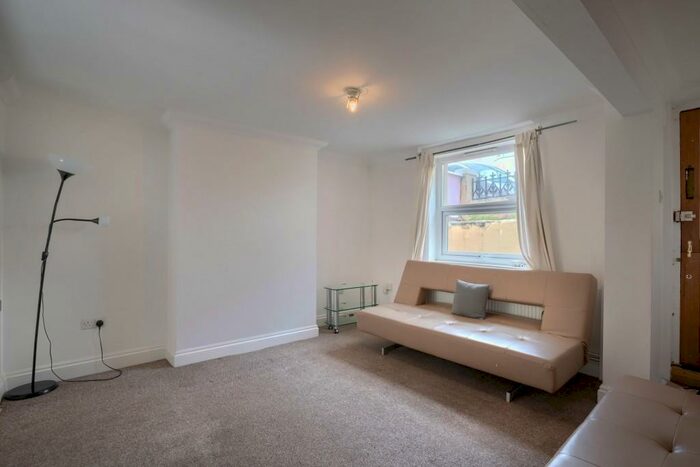 4 Bedroom House To Rent In Hanover Terrace, Brighton, BN2