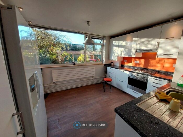 2 Bedroom Flat To Rent In Cambanks, Cambridge, CB4