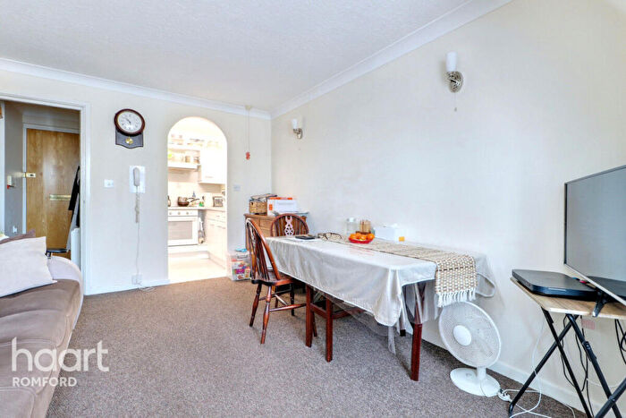 1 Bedroom Retirement Property For Sale In Fernleigh Court, Romford, RM7