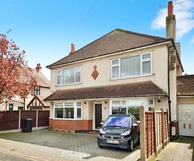 3 Bedroom Maisonette To Rent In Squirrels Heath Road, Romford, RM3