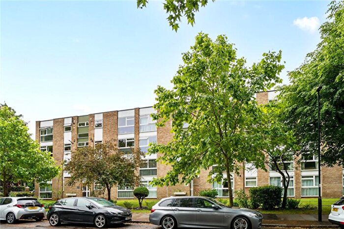 2 Bedroom Apartment For Sale In St Johns Park, Blackheath, London, SE3