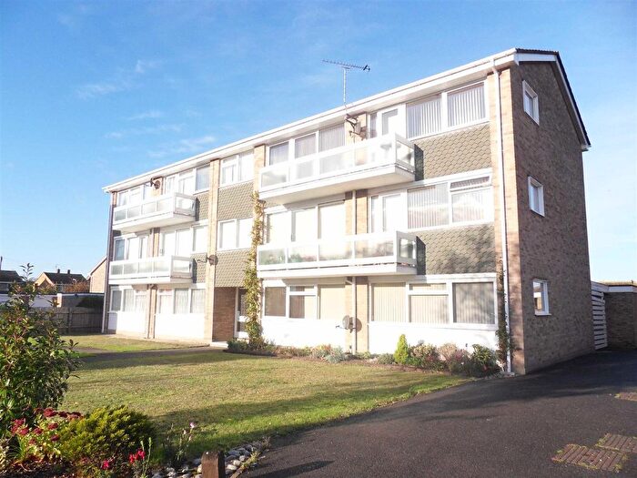 2 Bedroom Flat To Rent In Dungannon Chase, Thorpe Bay, Southend On Sea, SS1