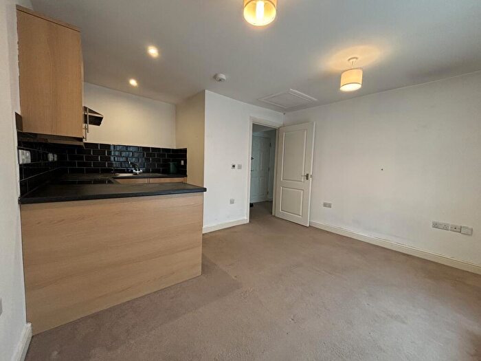1 Bedroom Flat To Rent In Bath Road, GL53