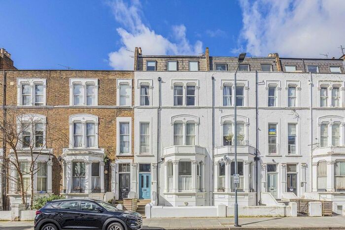 2 Bedroom Flat To Rent In Sinclair Road, London, W14