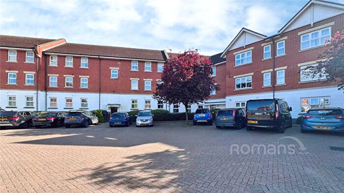 2 Bedroom Flat For Sale In Bell Chase, Aldershot, Hampshire, GU11