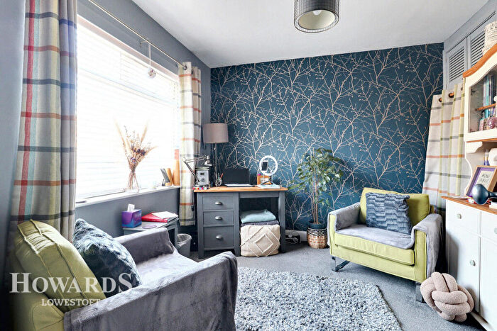 3 Bedroom Semi-Detached Bungalow For Sale In Beech Road, Lowestoft, NR33