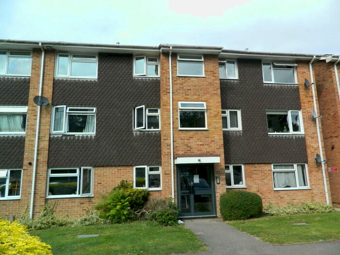 2 Bedroom Flat To Rent In Suffolk Close, Cippenham, Berkshire, SL1