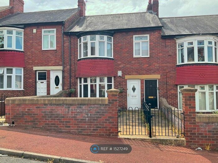 3 Bedroom Flat To Rent In Watt Street, Gateshead, NE8