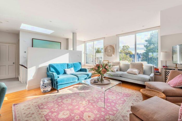 2 Bedroom Flat To Rent In Pembridge Villas, Notting Hill, London, W11