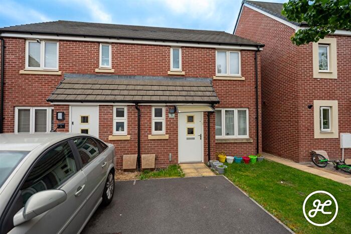 3 Bedroom Semi-detached House For Sale In Pearl Close, Bridgwater, TA6