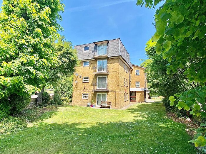 2 Bedroom Flat To Rent In Agin Court, London, E11