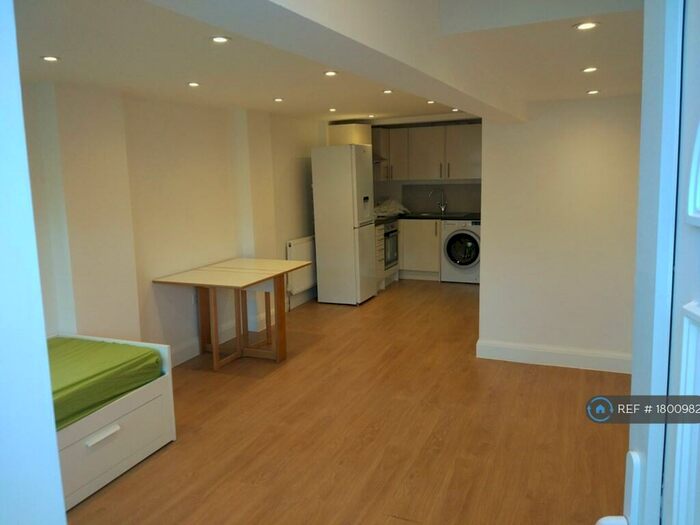 Studio To Rent In Headstone Lane, Harrow, HA2
