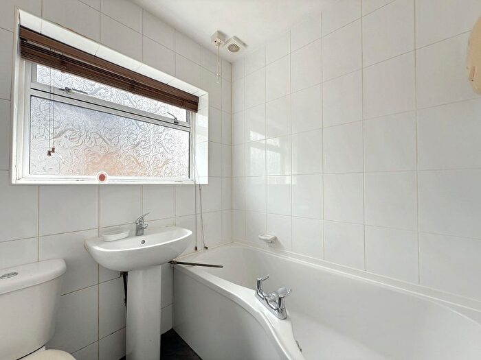 2 Bedroom Bungalow For Sale In Woodfield Road, Harrogate, HG1
