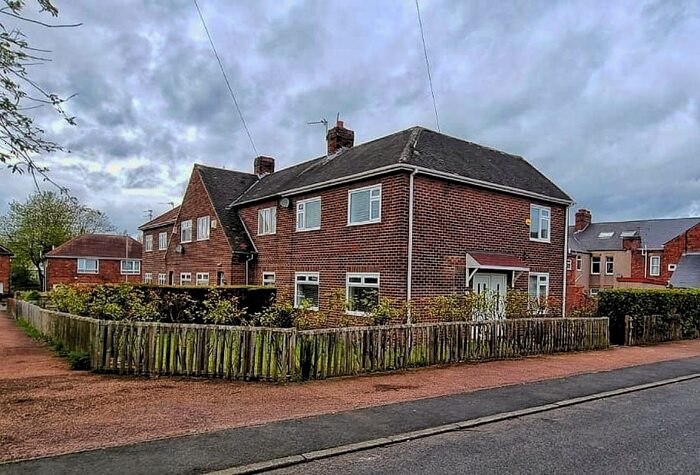 3 Bedroom Semi-Detached House To Rent In Woodgate Gardens, Gateshead, NE10