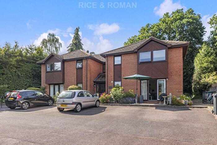 1 Bedroom Retirement Property For Sale In Lightwater Road, Lightwater, GU18