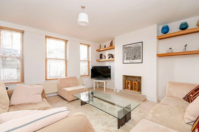 2 Bedroom Flat To Rent In Stratford Road, Kensington, London, W8