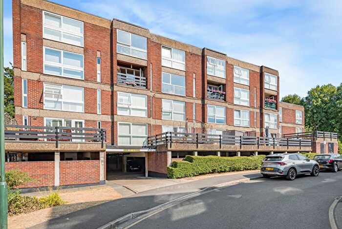 3 Bedroom Flat For Sale In Manor Road, Sidcup, DA15