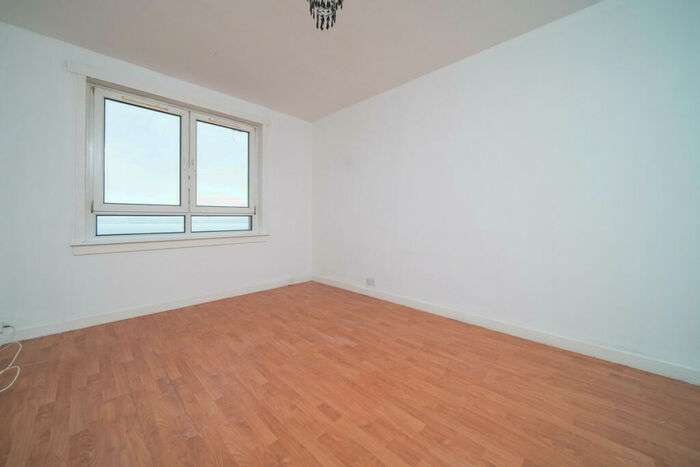 3 Bedroom Flat To Rent In Mackie Avenue, Port Glasgow, PA14