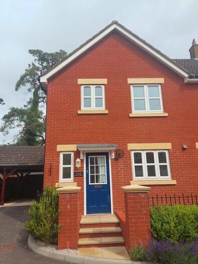 3 Bedroom Property To Rent In Marley Close, Tiverton, EX16