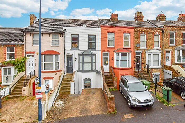 4 Bedroom Terraced House For Sale In Boxley Road, Maidstone, Kent, ME14