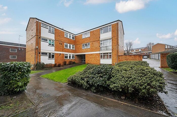 2 Bedroom Flat For Sale In Deepdale, Bracknell, RG12