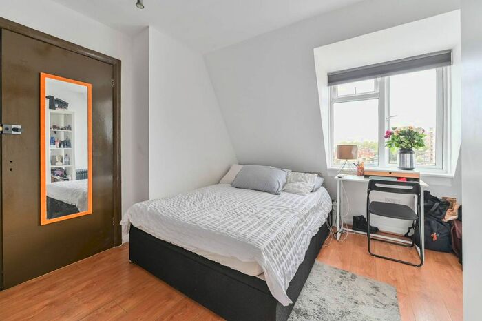 Studio To Rent In Walworth Road, Walworth, London, SE17