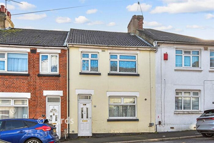 3 Bedroom Terraced House For Sale In Connaught Road, Chatham, Kent, ME4
