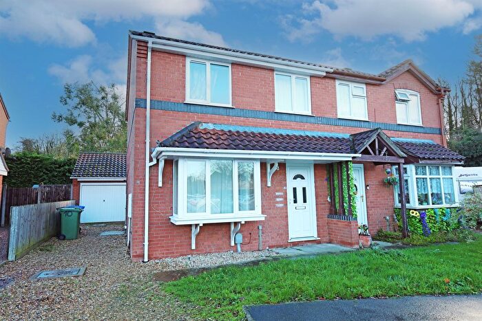 3 Bedroom Semi-Detached House To Rent In Sinclair Close, PE21