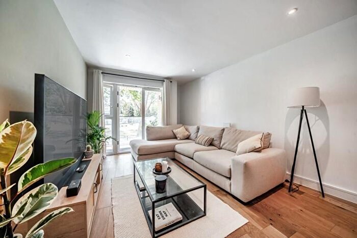 2 Bedroom Flat For Sale In Fairbourne Road, Clapham, SW4