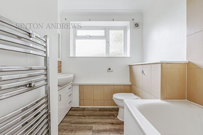 2 Bedroom Flat For Sale In Dene Court, Mount Avenue, Ealing, W5