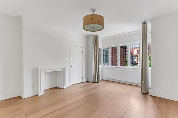 2 Bedroom Apartment To Rent In Alvanley Gardens, West Hampstead, NW6