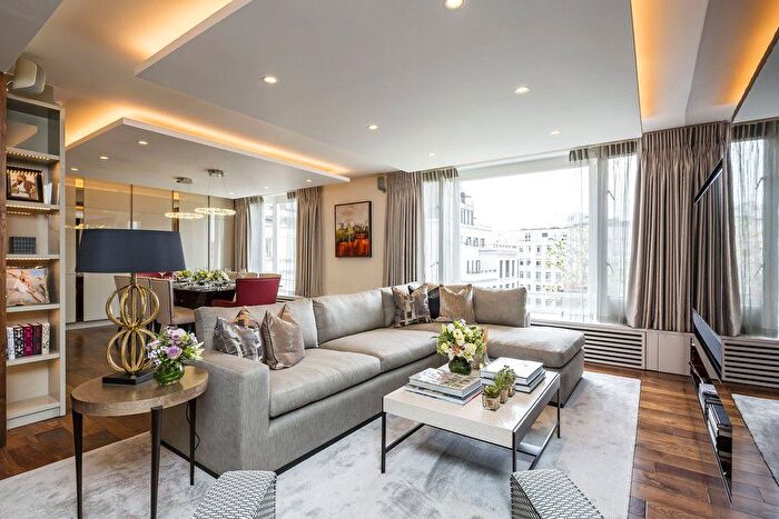 2 Bedroom Flat To Rent In Bourdon Street, Mayfair, London, W1K