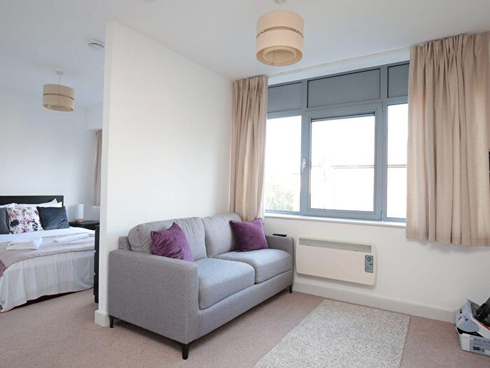 1 Bedroom Flat To Rent In Oxford, London, OX4