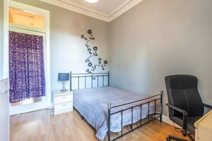 2 Bedroom Flat To Rent In Gladstone Terrace, Edinburgh, EH9
