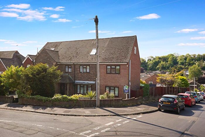 6 Bedroom Semi-Detached House For Sale In William Road, Cuxton, ME2