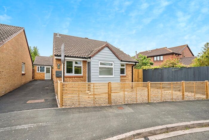 2 Bedroom Detached Bungalow For Sale In Southleigh Grove, Hayling Island, PO11